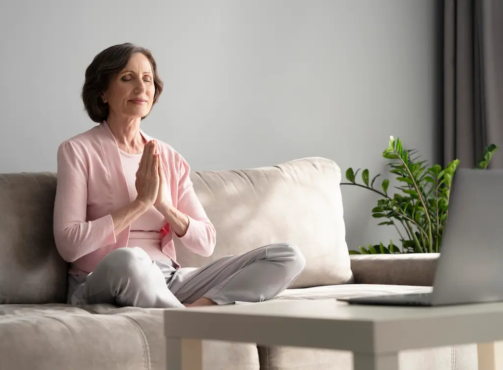 Mujer adulta meditación argentina 2025